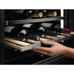 Integreeritav veinikülmik Electrolux EWUS040B8B